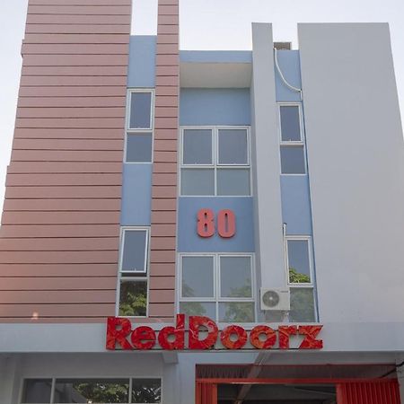 Reddoorz Plus Syariah @ Raya Nginden 2 Surabaya Eksteriør billede